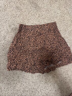 H&M Leopard Print Ruffle Women’s Shorts in Rust and Black